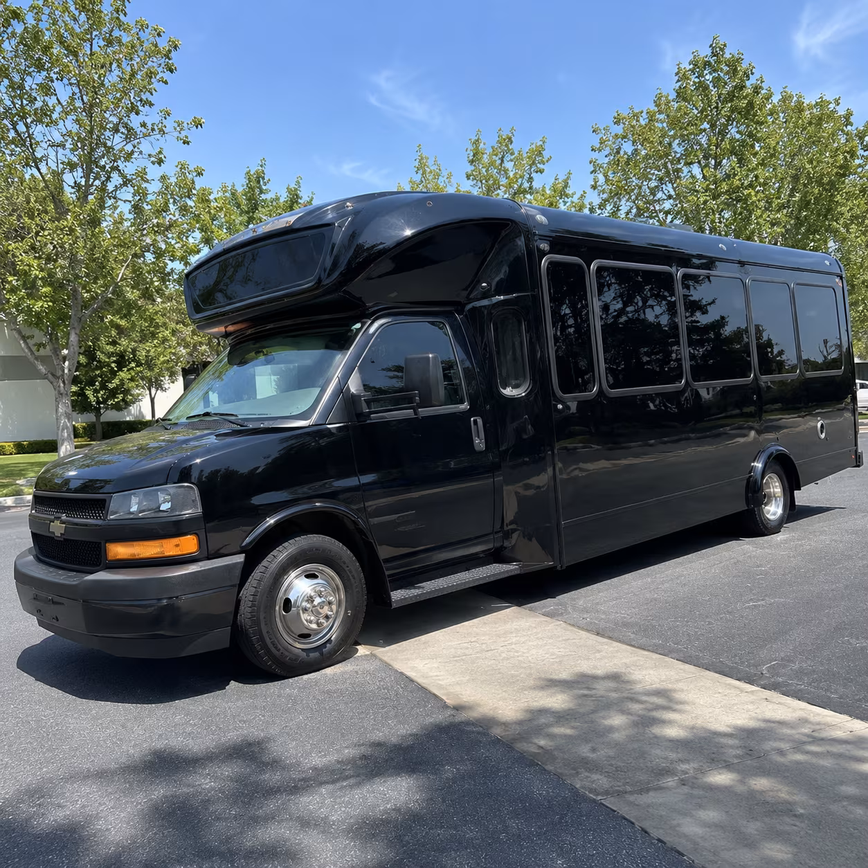 yonkers 15 passenger party bus